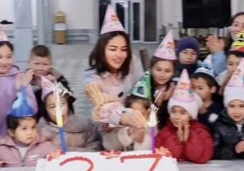 Актриса ва блогер Хонзода 27 ёшни қарши олганини ўзининг