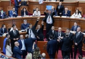 Албания сиёсий майдонида тарихий воқеа рўй берди —