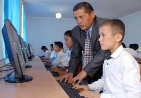 Ўқувчилар журъат ва бардошни эркак ўқитувчидан ўрганади фото