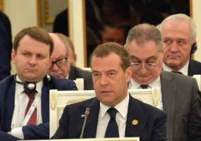 Медведев Тошкентдаги мажлисда доллардан воз кечишни таклиф қилди фото
