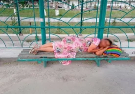 Ушбу сурат “Роҳат кўли” яқинидаги бекатда олинган. Ухлаб