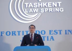 «Шундай катта тадбирда адлия вазири ўзбек тилида