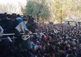 Олмалиқда иш сўраб минглаб ёшлар йиғилди фото