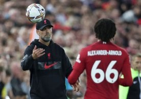 «Ливерпуль» бош мураббийи Юрген Клопп жамоа ҳимоячиси