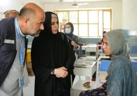 Афғонистонда эркак шифокорлар клиник амалиёт доирасида аёл