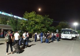 O‘zbekistonlik 144 nafar mehnat migranti charter reys bilan Rossiyaga ishga jo‘natildi фото