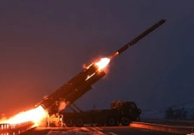 Шимолий Корея раҳбари Ким Чен Ин узоқ масофага