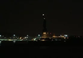 7 март куни кечқурун Нью-Йорк шаҳридаги Озодлик ҳайкалини