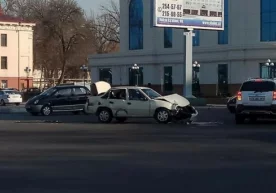 Тошкентнинг марказий кўчаларидан биридаги чорраҳада