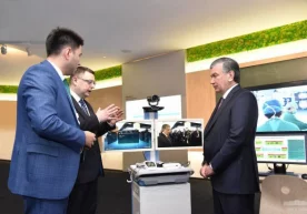 Шавкат Мирзиёев Huawei'нинг Инновациялар марказига борди (фото) фото