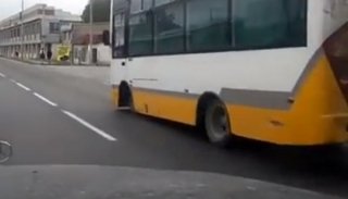 Qozog‘istonda «uch g‘ildirakli» avtobusni payqashdi фото