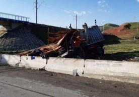 Boysunda «KAMAZ» yo‘ldan chiqib ketdi, haydovchi vafot etgan фото
