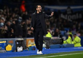 Лондоннинг «Челси» клуби бош мураббий Лиам Росеньор билан