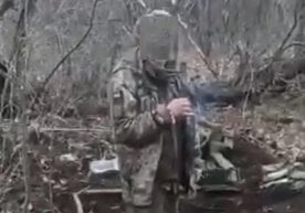 Ukrain harbiy asiri qatl qilinishi videosi. Bu haqda nimalar ma’lum? фото
