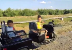 Фото: Видеодан кадр Самарқанд вилоятида скутерда катта