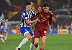 Roma Leading Porto at Halftime фото