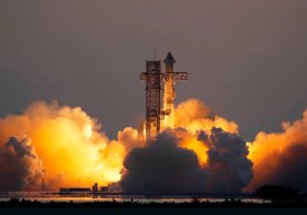 SpaceX илк бор энг оғир Starship ташувчи ракетасини ерга муваффақиятли қайтарди фото