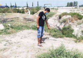 Yoqtirgan qizi uchun yigit qo‘lini qonga botirdi фото