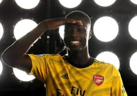 «Манчестер Сити» официально объявил о подписании вингера