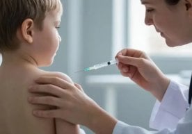 АҚШда COVID-19 вакцинасидан кейин 10 нафар боланинг вафот