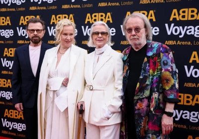 Швеция қироли ABBA гуруҳини рицарлик орденлари билан тақдирлади фото