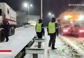 Қамчиқ довонида кучли қор ёғиши ва йўлнинг музлаб қолиши
