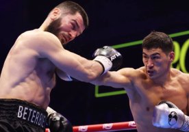 Dmitry Bivol defeated Artur Beterbiev. He is now the absolute world champion! фото