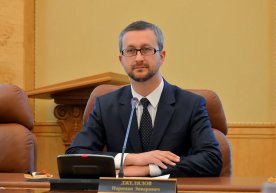 Украина президенти Владимир Зеленский фармони билан