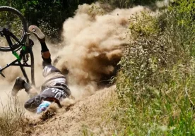 Францияда 77 ёшли велосипедчи 40 метрлик жарликка тушиб