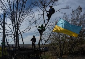 Украинадаги урушнинг 238-куни: Донецкда жанг қилаётган ҳарбийлар, Харьковда «уруш-уруш» ўйнаётган болалар (фото) фото