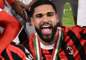 Италиянинг Милан клуби ярим ҳимоячи Рубен Лофтус-Чик билан