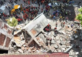 Turkiyada turar joy binosi qulab tushdi (video) фото