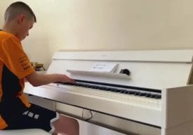 Буюк Британиялик 11 ёшли Харви ҳаммани ҳайратга солди — у