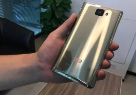 «Elephone S8» деб номланган ушбу олтин смартфон «Ютуб»