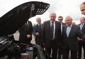 Минскда Беларусда ишлаб чиқарилган илк электромобилнинг