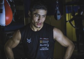 Yengilmas professional bokschimiz Shohjahon Ergashev