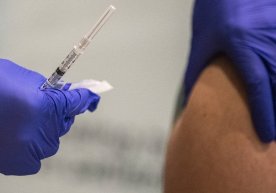 Америкаликларнинг 40 фоиздан ортиғи коронавирусга қарши эмланишни истамаслиги маълум бўлди фото