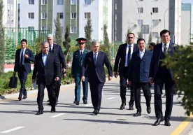 Президент Шавкат Мирзиёев Жарқўрғон туманида қурилаётган