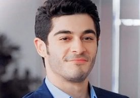Туркиялик актёр ва Бурак Дениз 1991 йил 17 февралда