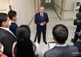 Shavkat Mirziyoyev OAV vakillari bilan suhbatlashdi фото