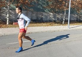 Испаниялик профессионал спортчи 100 метр масофани 16,55