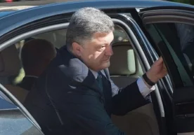 Порошенко учинчи уринишда Украинадан чиқишга муваффақ бўлди фото