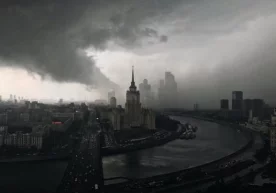 Дастлаб Янги Москвада кучли шамол юк машинасидаги уйлар