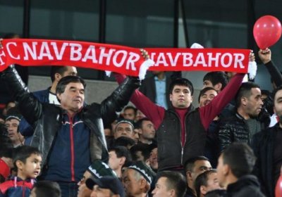 Shavkat Mirziyoyev «Navbahor» klubining ashaddiy muxlislariga 22 ming futbolka sovg‘a qildi фото