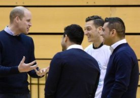 Mesut O‘zil Buyuk Britaniya shahzodasi bilan uchrashdi (foto) фото
