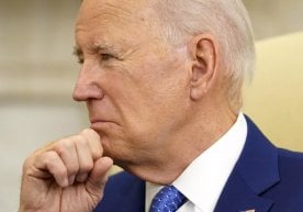 © AP Photo / Evan Vucci АҚШ президенти Жо Байден ҳатто