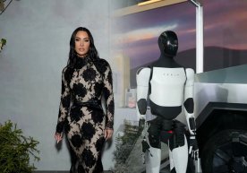 Kim Kardashyan Tesla'ning odamsimon robotini xarid qildi (video) фото