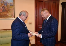 Abdulaziz Komilov Belarus elchisi bilan uchrashdi фото