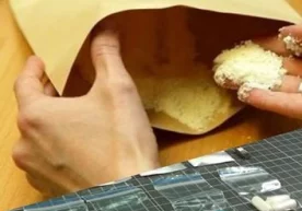 Божхона ходимлари, гиёҳвандлик воситаларини почта