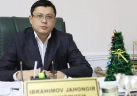 Yunusobod tuman hokimi Jahongir Ibrohimov daraxt ekish